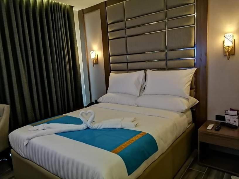 El Vistra Hotel Angeles Bagian luar foto