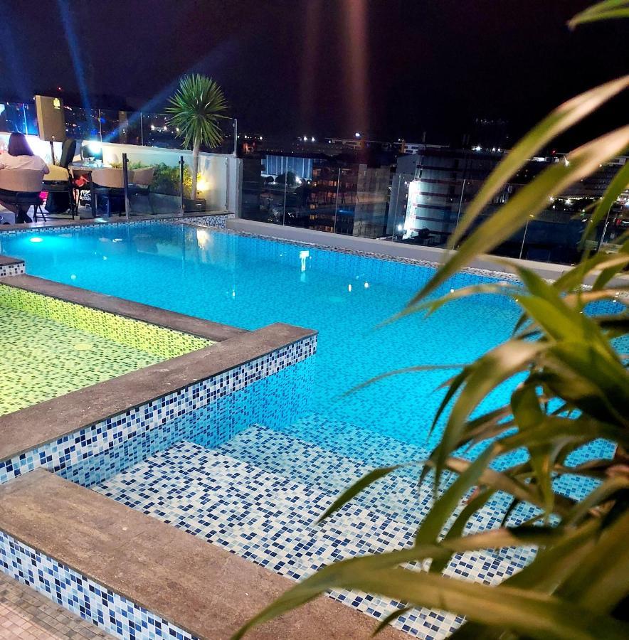 El Vistra Hotel Angeles Bagian luar foto