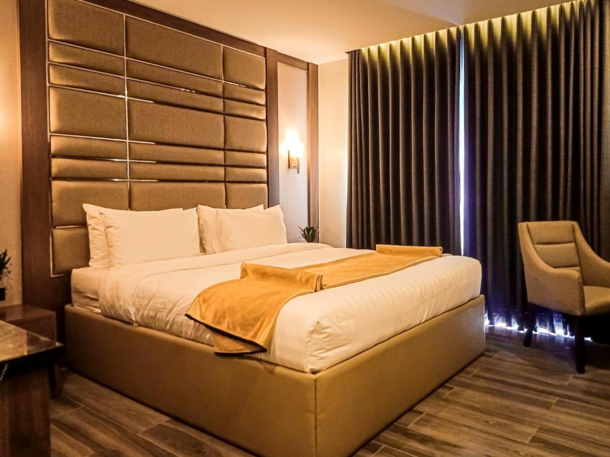 El Vistra Hotel Angeles Bagian luar foto