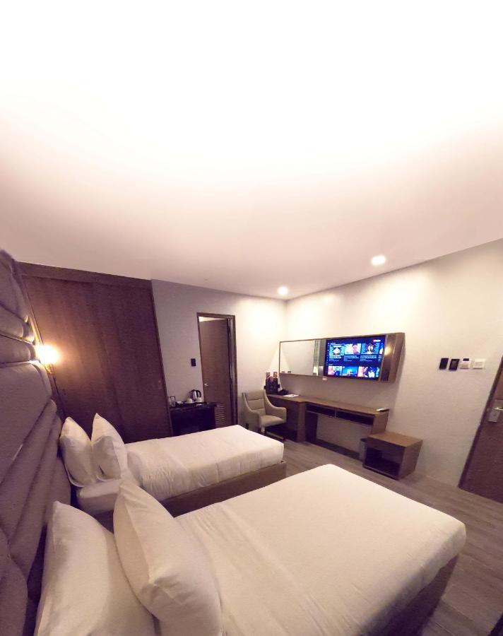 El Vistra Hotel Angeles Bagian luar foto