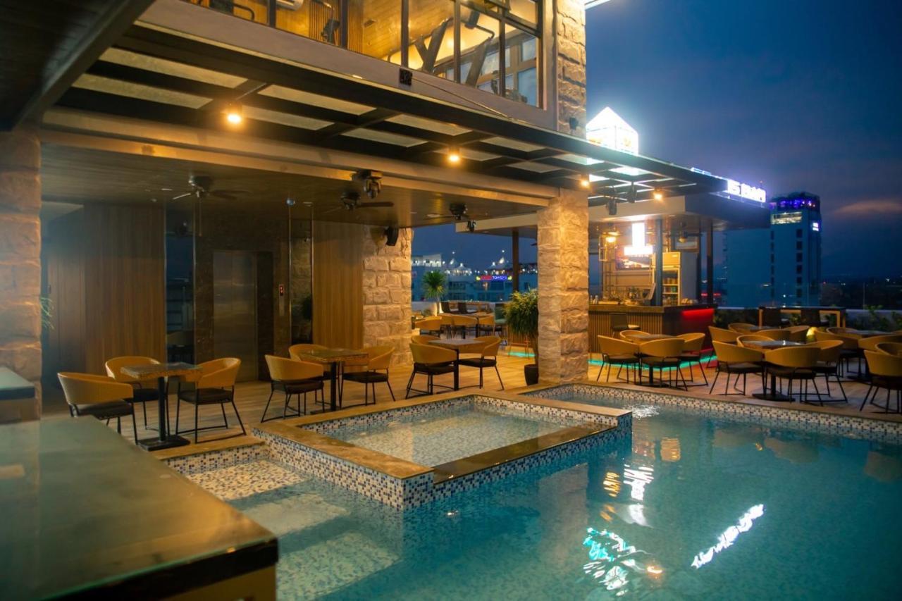 El Vistra Hotel Angeles Bagian luar foto