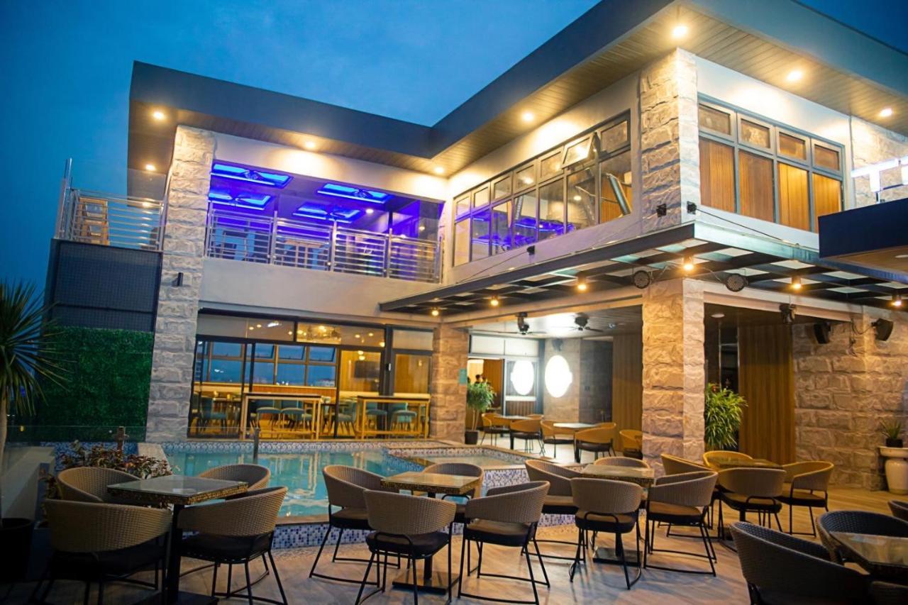 El Vistra Hotel Angeles Bagian luar foto